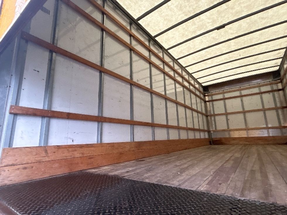 Medium Duty Box Truck-Light and Medium Duty Trucks-International-2021-MV607-Ontario-CA-179,862\n\t\tmiles-$ 39,750 - Image 11