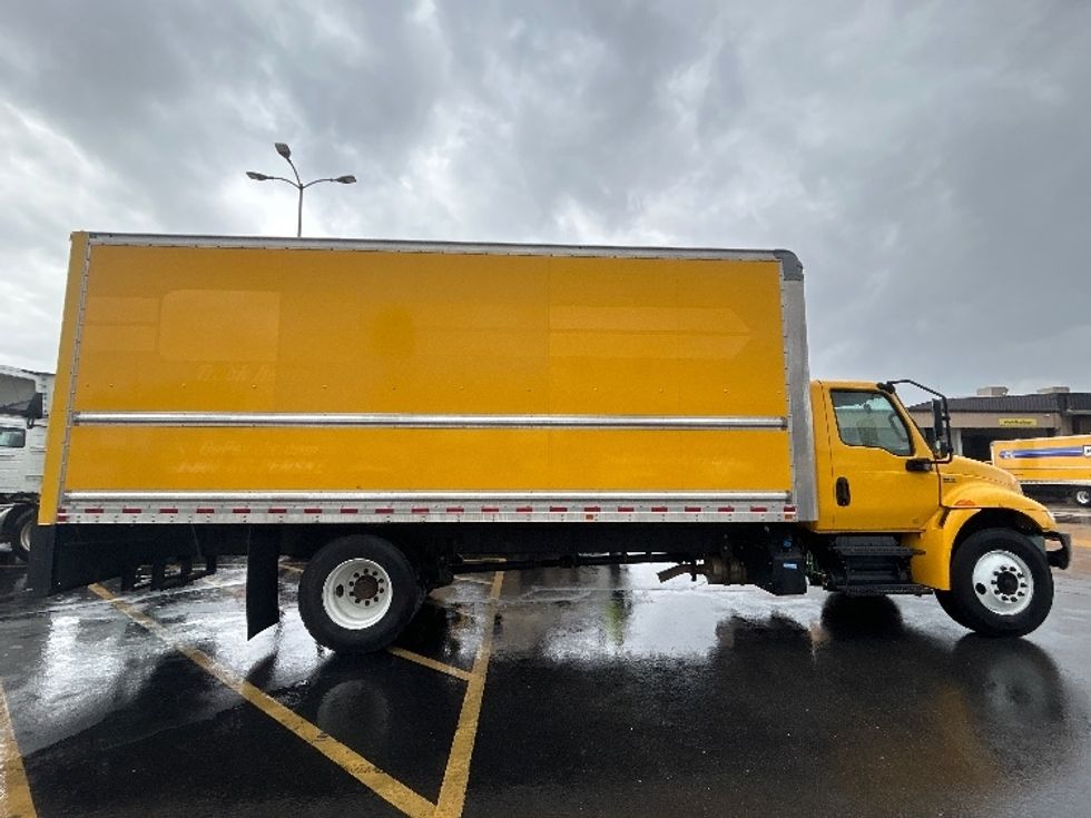 Medium Duty Box Truck-Light and Medium Duty Trucks-International-2021-MV607-Ontario-CA-179,862\n\t\tmiles-$ 39,750 - Image 15