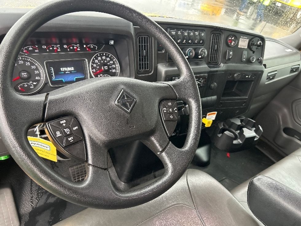 Medium Duty Box Truck-Light and Medium Duty Trucks-International-2021-MV607-Ontario-CA-179,862\n\t\tmiles-$ 39,750 - Image 17