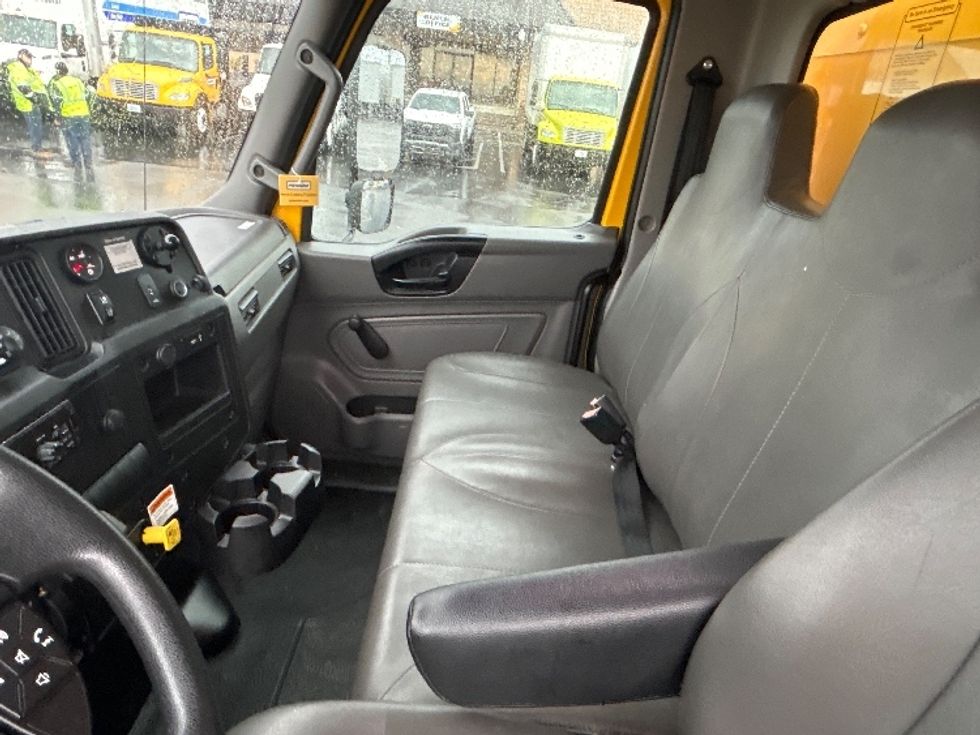 Medium Duty Box Truck-Light and Medium Duty Trucks-International-2021-MV607-Ontario-CA-179,862\n\t\tmiles-$ 39,750 - Image 19