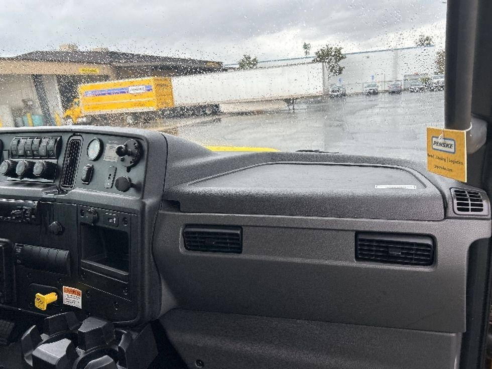 Medium Duty Box Truck-Light and Medium Duty Trucks-International-2021-MV607-Ontario-CA-179,862\n\t\tmiles-$ 39,750 - Image 21