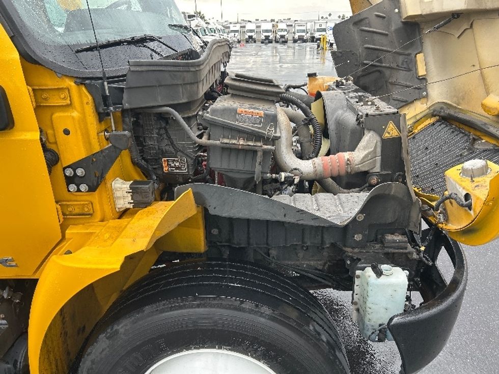 Medium Duty Box Truck-Light and Medium Duty Trucks-International-2021-MV607-Ontario-CA-179,862\n\t\tmiles-$ 39,750 - Image 23