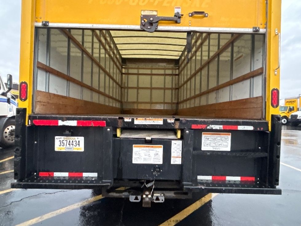 Medium Duty Box Truck-Light and Medium Duty Trucks-International-2021-MV607-Ontario-CA-179,862\n\t\tmiles-$ 39,750 - Image 9