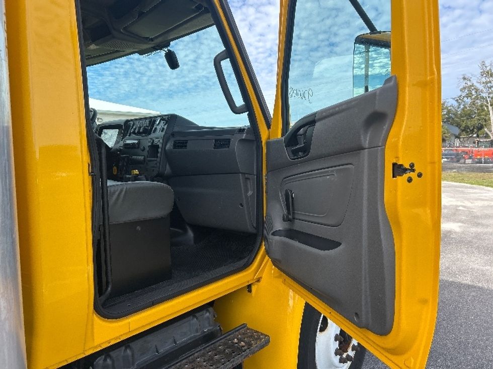 Medium Duty Box Truck-Light and Medium Duty Trucks-International-2021-MV607-Orlando-FL-121,460\n\t\tmiles-$ 53,750 - Image 20