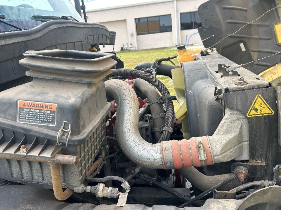 Medium Duty Box Truck-Light and Medium Duty Trucks-International-2021-MV607-Orlando-FL-121,460\n\t\tmiles-$ 53,750 - Image 23