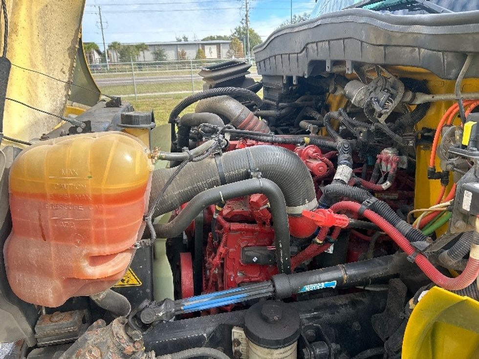 Medium Duty Box Truck-Light and Medium Duty Trucks-International-2021-MV607-Orlando-FL-121,460\n\t\tmiles-$ 53,750 - Image 24