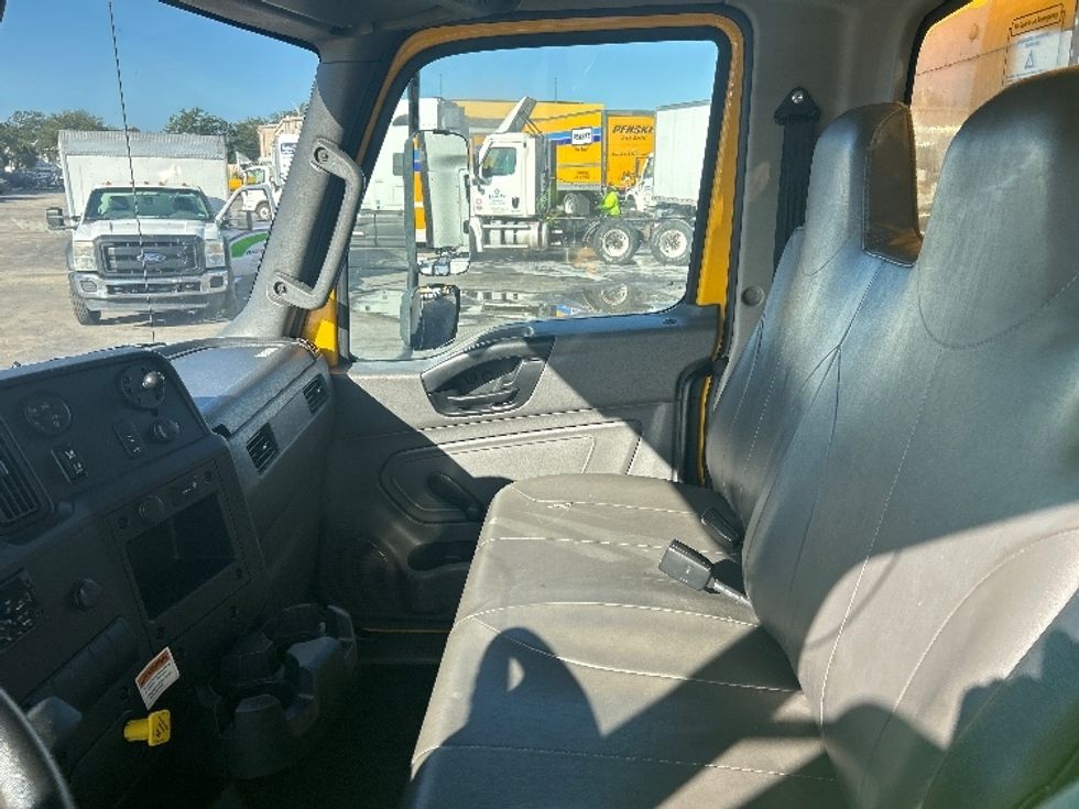 Medium Duty Box Truck-Light and Medium Duty Trucks-International-2021-MV607-Orlando-FL-159,970\n\t\tmiles-$ 48,000 - Image 19