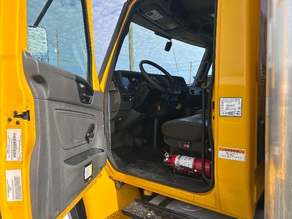 Medium Duty Box Truck-Light and Medium Duty Trucks-International-2021-MV607-Orlando-FL-172,377\n\t\tmiles-$ 40,000 - Image 16