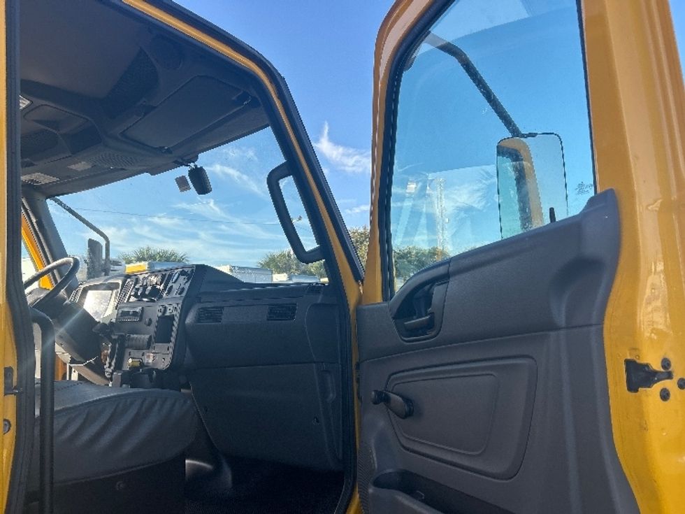 Medium Duty Box Truck-Light and Medium Duty Trucks-International-2021-MV607-Orlando-FL-172,377\n\t\tmiles-$ 40,000 - Image 20