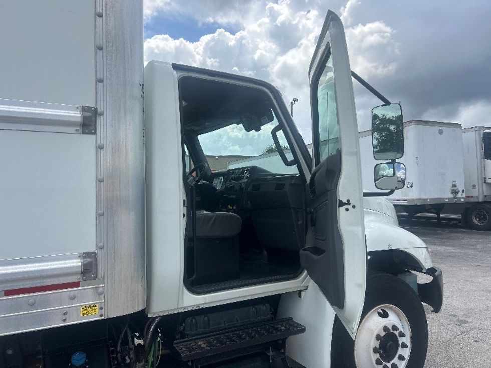 Medium Duty Box Truck-Light and Medium Duty Trucks-International-2021-MV607-Orlando-FL-194,794\n\t\tmiles-$ 54,750 - Image 19
