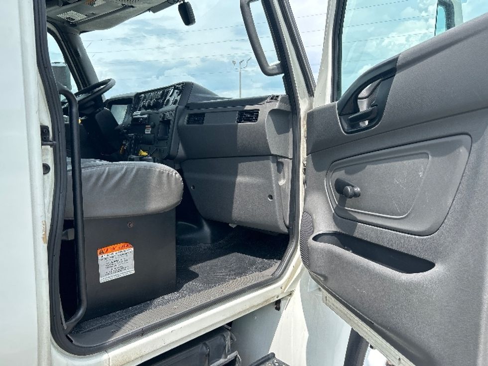 Medium Duty Box Truck-Light and Medium Duty Trucks-International-2021-MV607-Orlando-FL-205,426\n\t\tmiles-$ 51,000 - Image 20