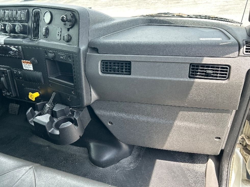 Medium Duty Box Truck-Light and Medium Duty Trucks-International-2021-MV607-Orlando-FL-205,426\n\t\tmiles-$ 51,000 - Image 21