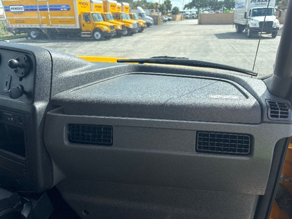 Medium Duty Box Truck-Light and Medium Duty Trucks-International-2021-MV607-Orlando-FL-217,250\n\t\tmiles-$ 39,750 - Image 21