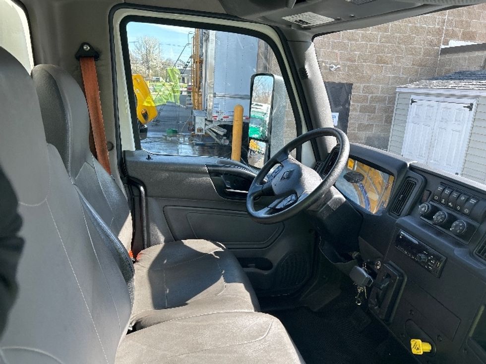 Medium Duty Box Truck-Light and Medium Duty Trucks-International-2021-MV607-Parsippany-NJ-315,698\n\t\tmiles-$ 22,500 - Image 22