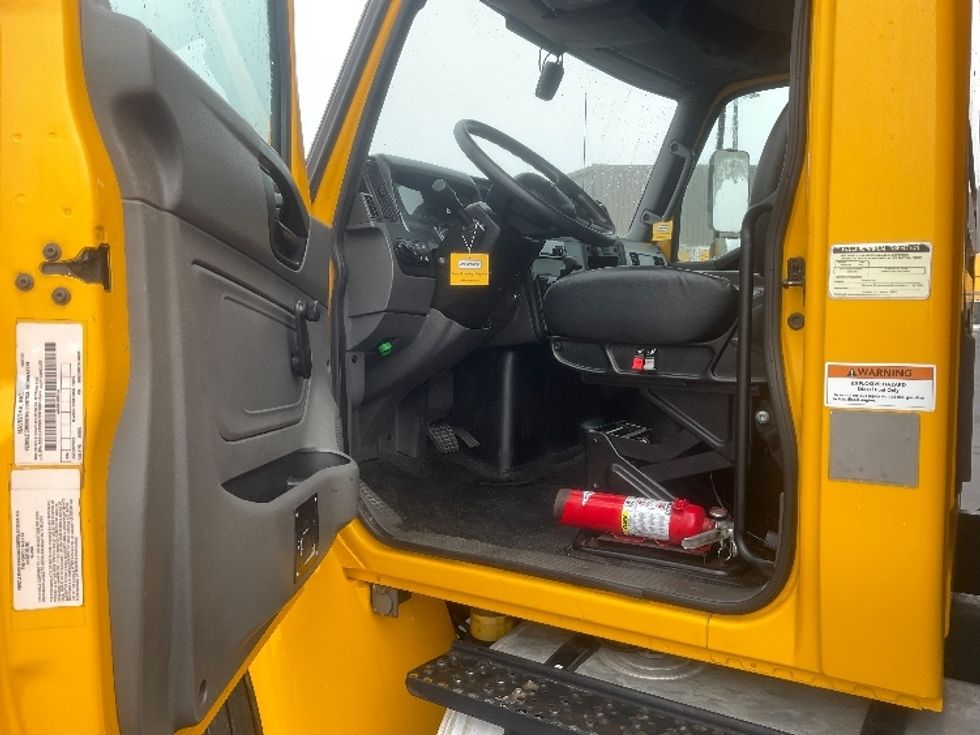 Medium Duty Box Truck-Light and Medium Duty Trucks-International-2021-MV607-Pasco-WA-208,918\n\t\tmiles-$ 41,000 - Image 16