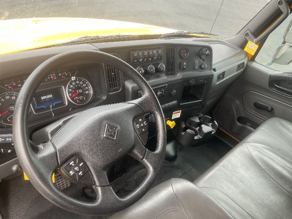 Medium Duty Box Truck-Light and Medium Duty Trucks-International-2021-MV607-Pasco-WA-208,918\n\t\tmiles-$ 41,000 - Image 17