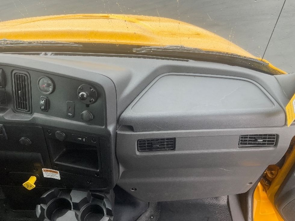 Medium Duty Box Truck-Light and Medium Duty Trucks-International-2021-MV607-Pasco-WA-208,918\n\t\tmiles-$ 41,000 - Image 21