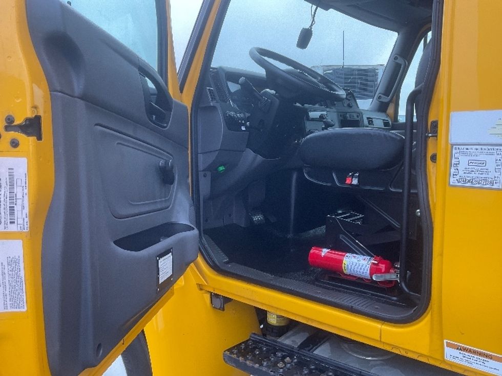 Medium Duty Box Truck-Light and Medium Duty Trucks-International-2021-MV607-Pasco-WA-225,617\n\t\tmiles-$ 38,500 - Image 16