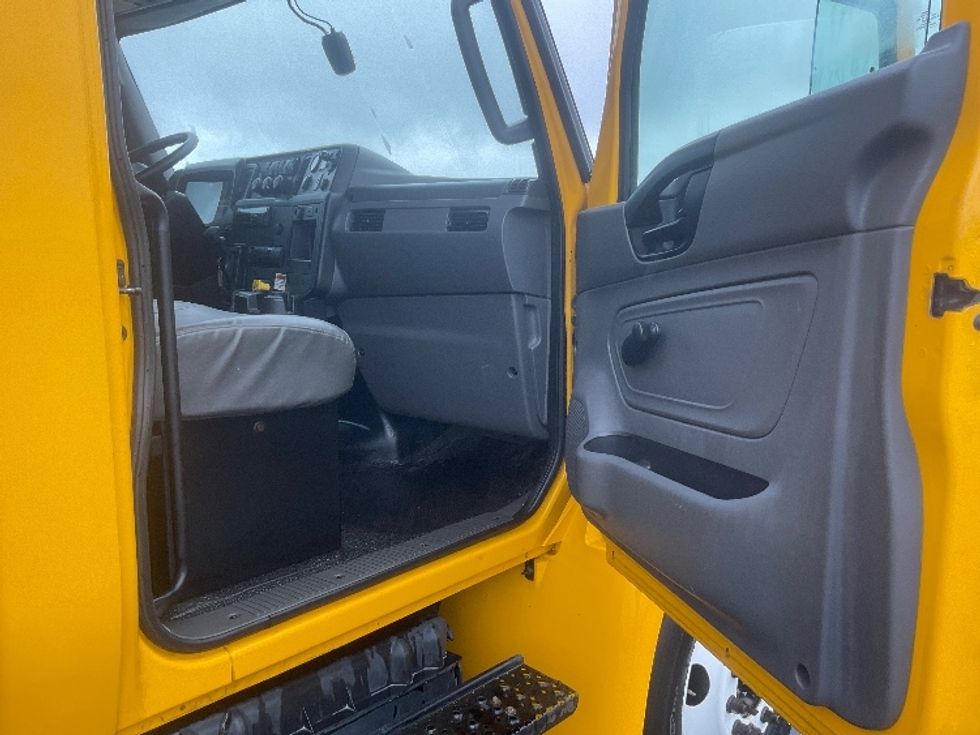 Medium Duty Box Truck-Light and Medium Duty Trucks-International-2021-MV607-Pasco-WA-225,617\n\t\tmiles-$ 38,500 - Image 20