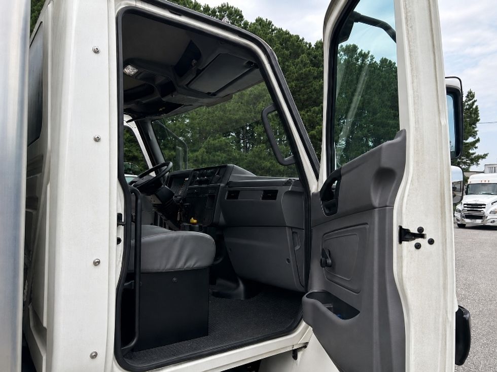Medium Duty Box Truck-Light and Medium Duty Trucks-International-2021-MV607-Pell City-AL-60,436\n\t\tmiles-$ 78,750 - Image 20