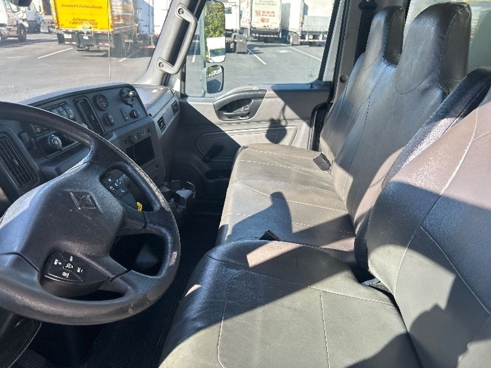 Medium Duty Box Truck-Light and Medium Duty Trucks-International-2021-MV607-Pennsauken-NJ-213,241\n\t\tmiles-$ 44,500 - Image 19