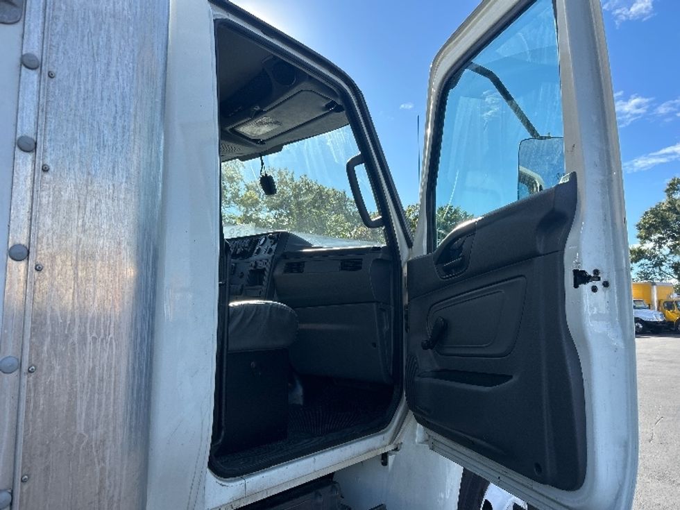 Medium Duty Box Truck-Light and Medium Duty Trucks-International-2021-MV607-Pennsauken-NJ-213,241\n\t\tmiles-$ 44,500 - Image 20