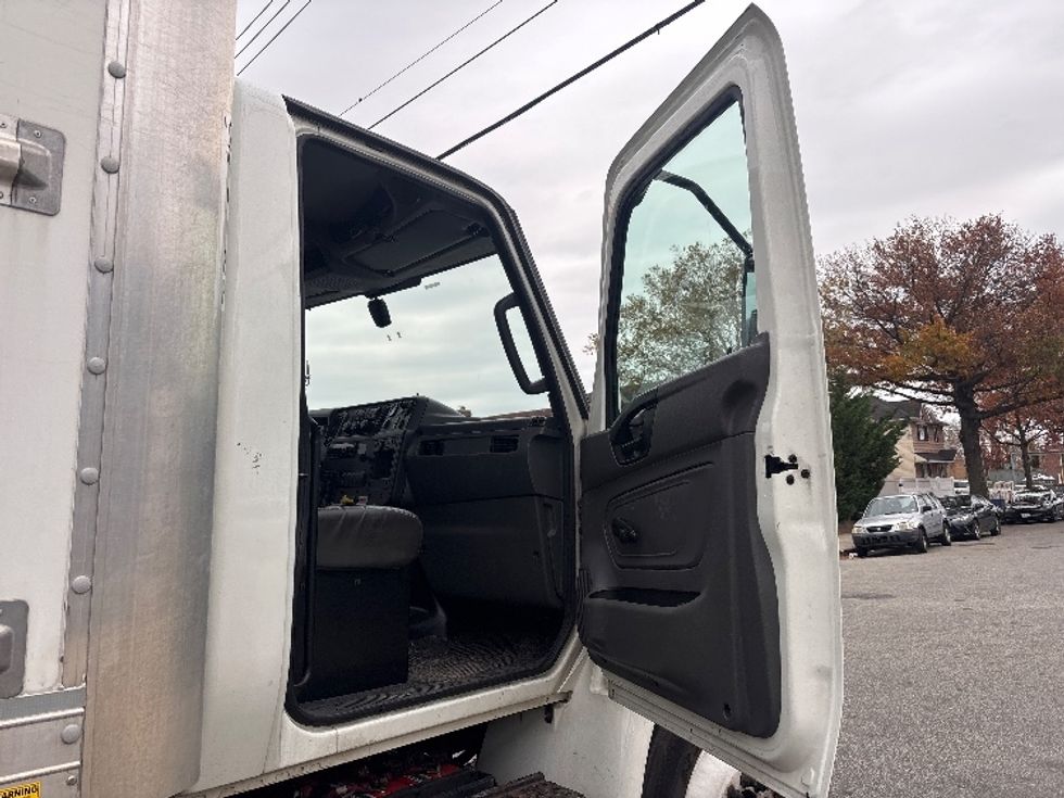 Medium Duty Box Truck-Light and Medium Duty Trucks-International-2021-MV607-Pennsauken-NJ-214,156\n\t\tmiles-$ 44,250 - Image 18