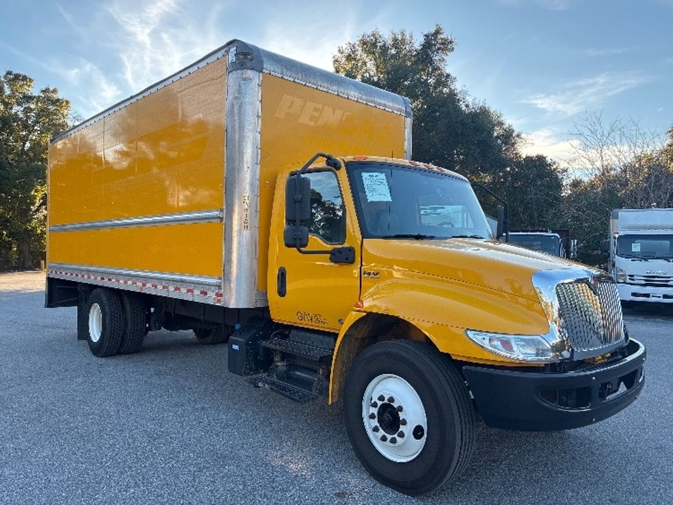 Medium Duty Box Truck-Light and Medium Duty Trucks-International-2021-MV607-Pensacola-FL-180,090\n\t\tmiles-$ 39,000 - Image 1