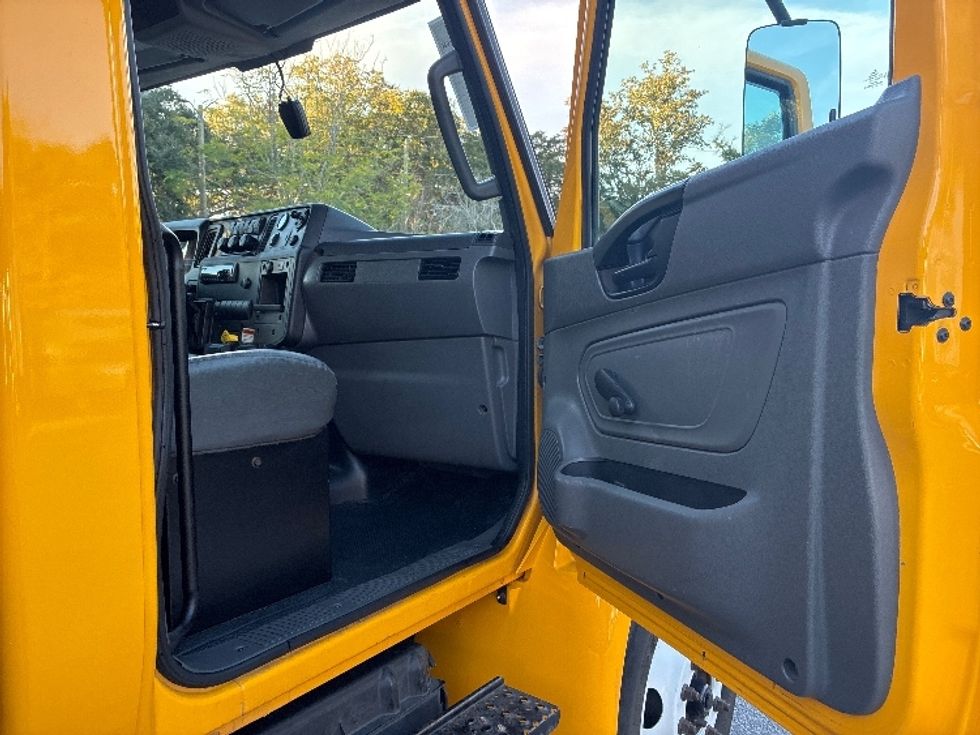 Medium Duty Box Truck-Light and Medium Duty Trucks-International-2021-MV607-Pensacola-FL-180,090\n\t\tmiles-$ 39,000 - Image 20