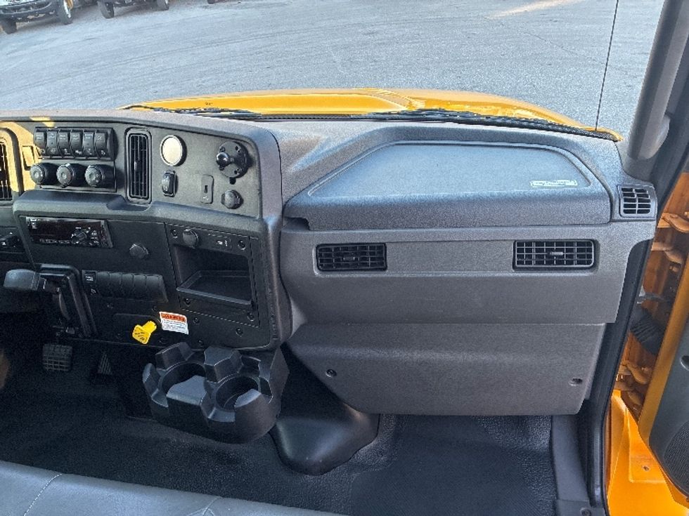 Medium Duty Box Truck-Light and Medium Duty Trucks-International-2021-MV607-Pensacola-FL-180,090\n\t\tmiles-$ 39,000 - Image 21