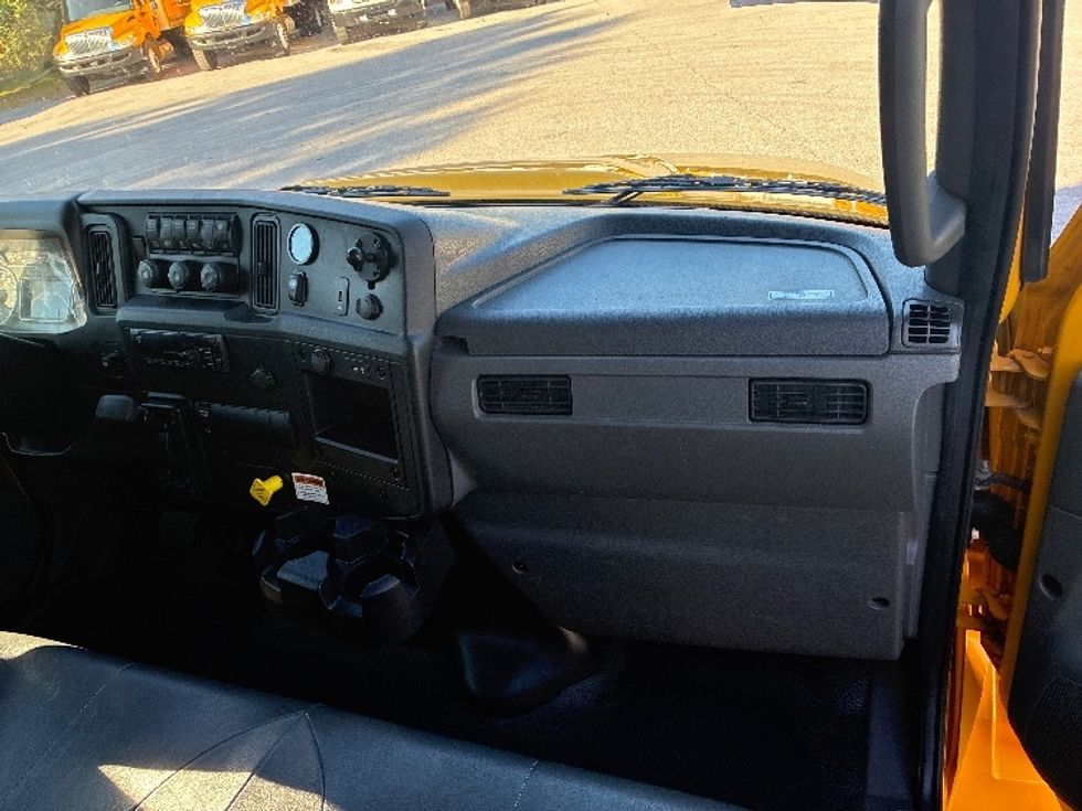 Medium Duty Box Truck-Light and Medium Duty Trucks-International-2021-MV607-Pensacola-FL-195,163\n\t\tmiles-$ 43,000 - Image 21