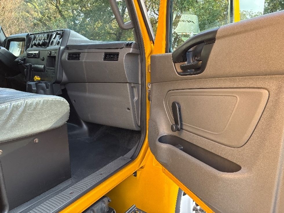 Medium Duty Box Truck-Light and Medium Duty Trucks-International-2021-MV607-Pensacola-FL-218,351\n\t\tmiles-$ 39,500 - Image 20