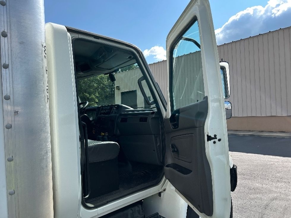 Medium Duty Box Truck-Light and Medium Duty Trucks-International-2021-MV607-Pensacola-FL-221,827\n\t\tmiles-$ 45,750 - Image 20