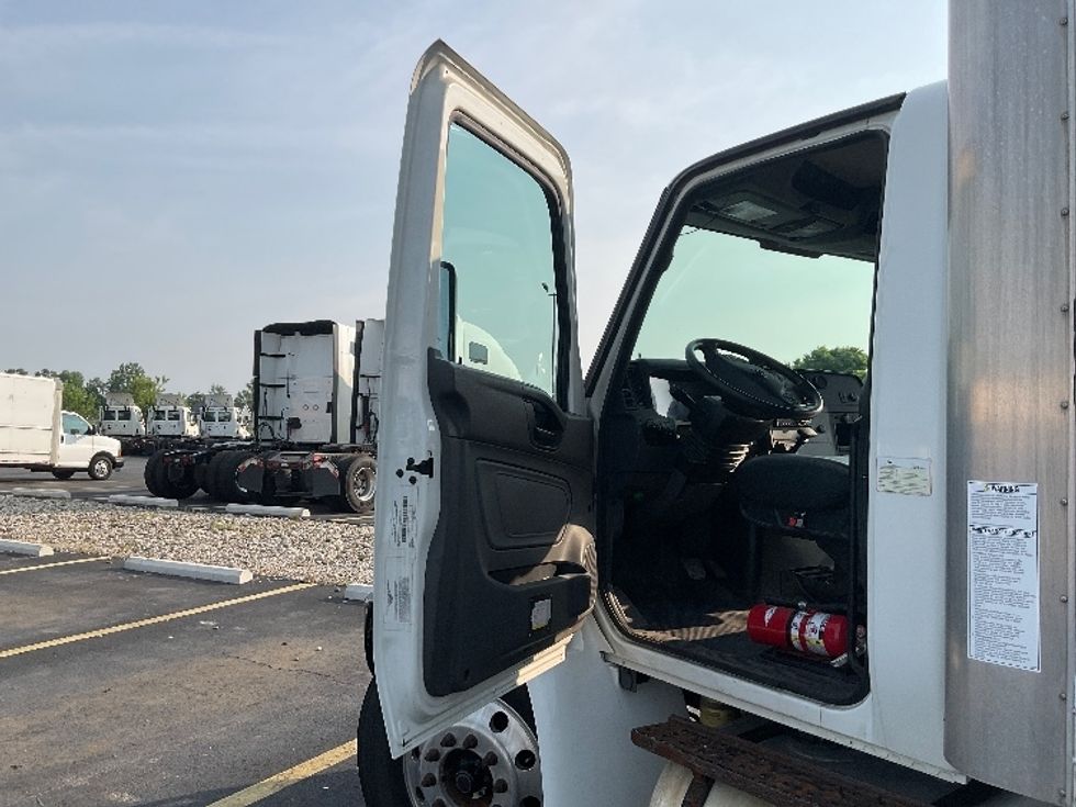 Medium Duty Box Truck-Light and Medium Duty Trucks-International-2021-MV607-Perrysburg-OH-139,794\n\t\tmiles-$ 57,500 - Image 15