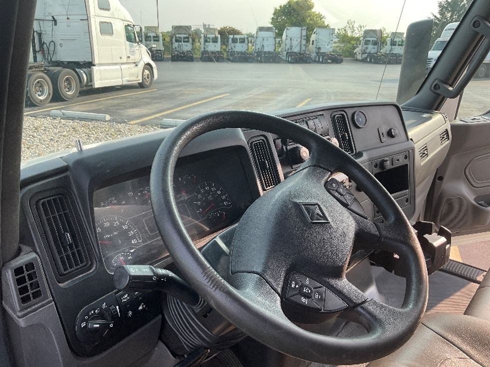 Medium Duty Box Truck-Light and Medium Duty Trucks-International-2021-MV607-Perrysburg-OH-139,794\n\t\tmiles-$ 57,500 - Image 16
