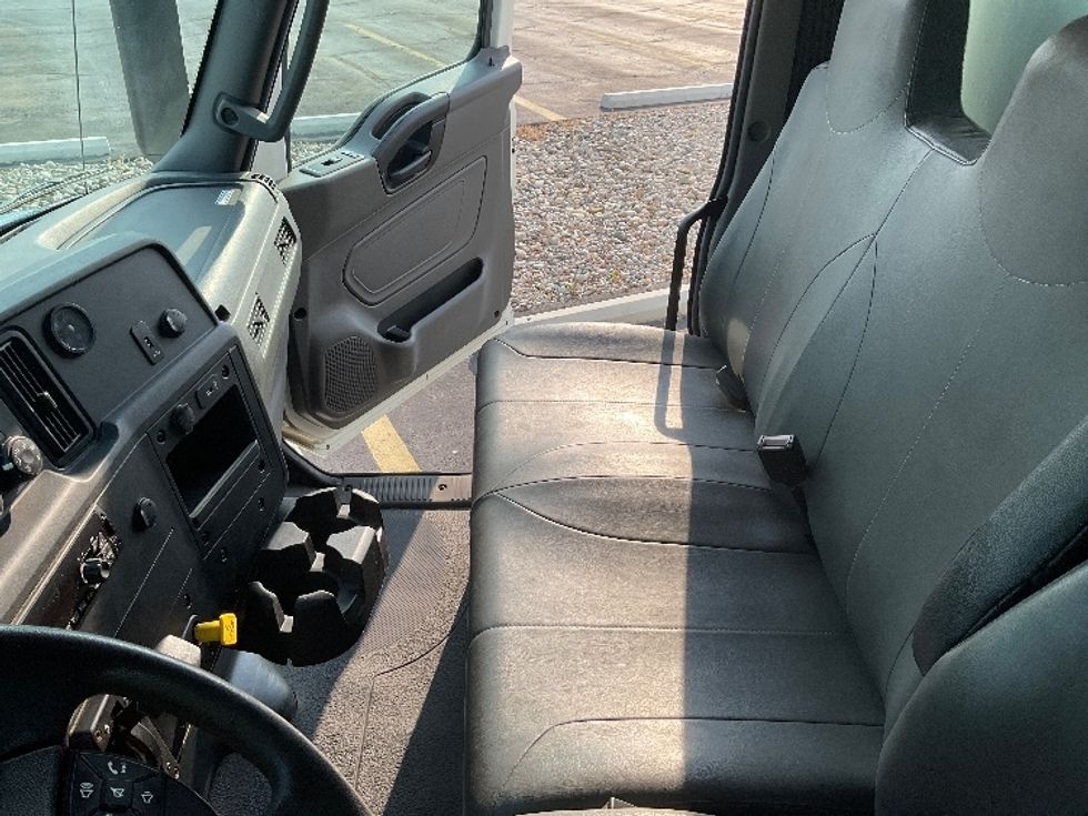 Medium Duty Box Truck-Light and Medium Duty Trucks-International-2021-MV607-Perrysburg-OH-139,794\n\t\tmiles-$ 57,500 - Image 18