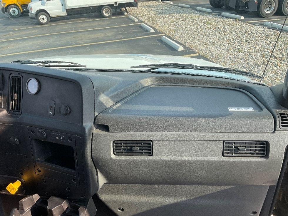 Medium Duty Box Truck-Light and Medium Duty Trucks-International-2021-MV607-Perrysburg-OH-139,794\n\t\tmiles-$ 57,500 - Image 20