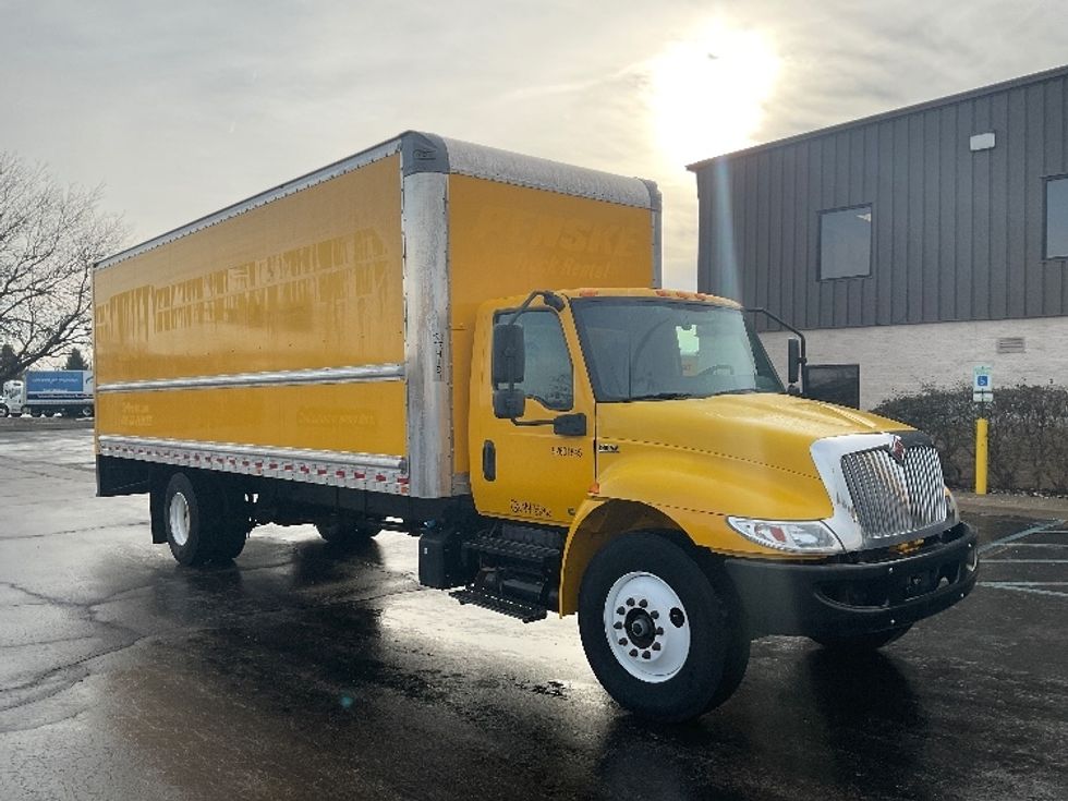 Medium Duty Box Truck-Light and Medium Duty Trucks-International-2021-MV607-Perrysburg-OH-204,998\n\t\tmiles-$ 39,250 - Image 1