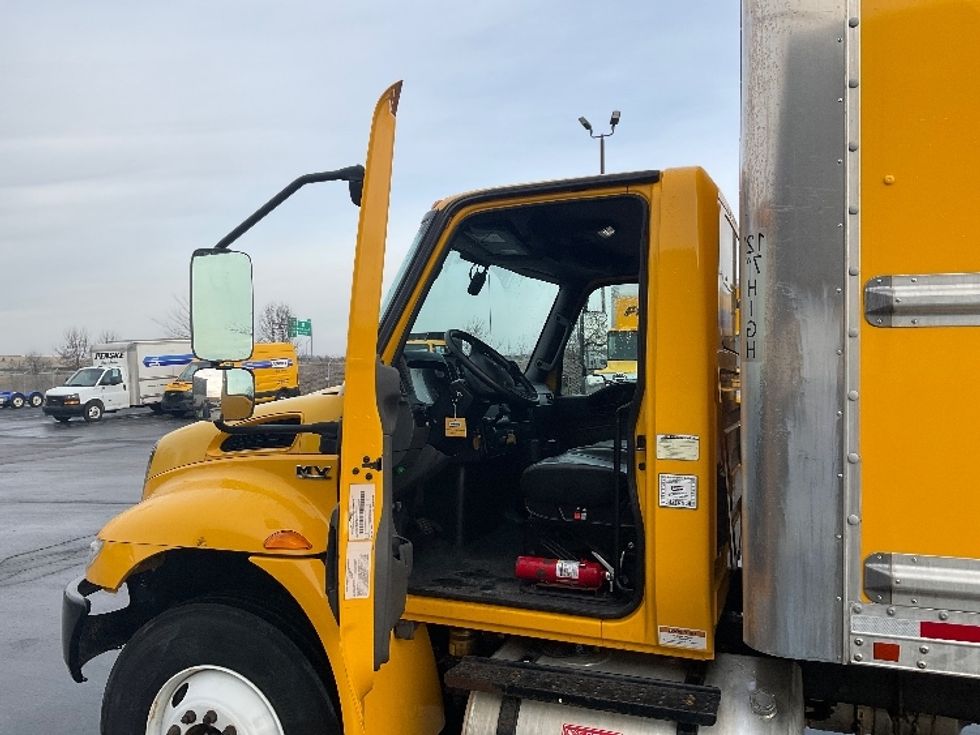 Medium Duty Box Truck-Light and Medium Duty Trucks-International-2021-MV607-Perrysburg-OH-204,998\n\t\tmiles-$ 39,250 - Image 15