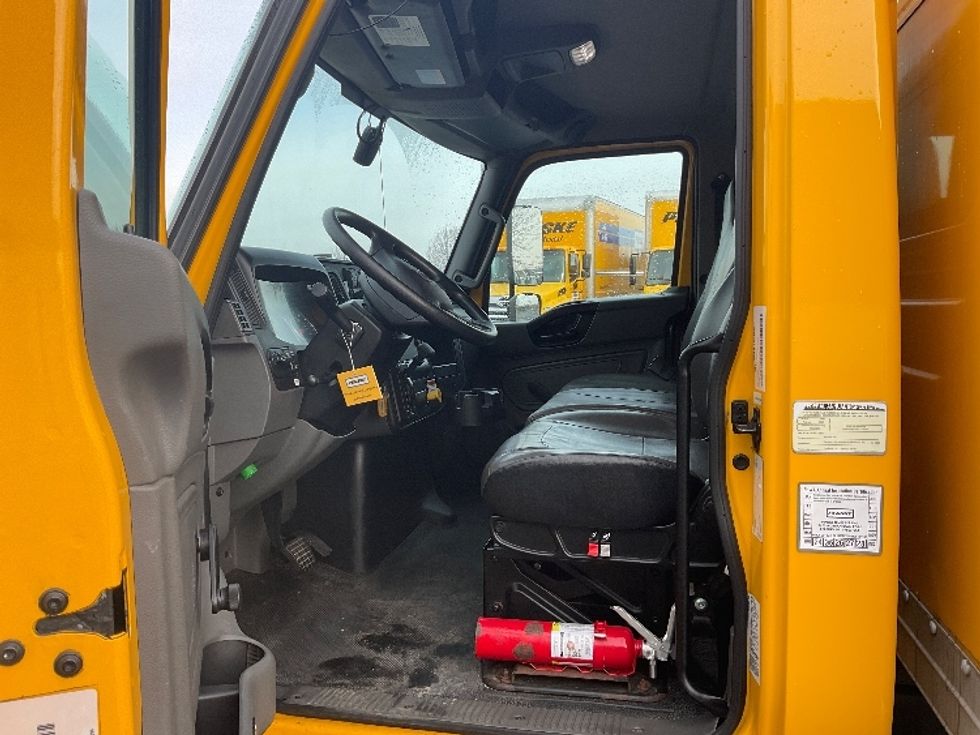 Medium Duty Box Truck-Light and Medium Duty Trucks-International-2021-MV607-Perrysburg-OH-204,998\n\t\tmiles-$ 39,250 - Image 16