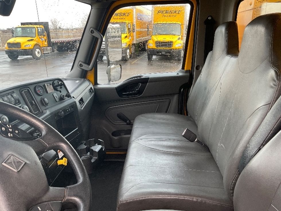 Medium Duty Box Truck-Light and Medium Duty Trucks-International-2021-MV607-Perrysburg-OH-204,998\n\t\tmiles-$ 39,250 - Image 17