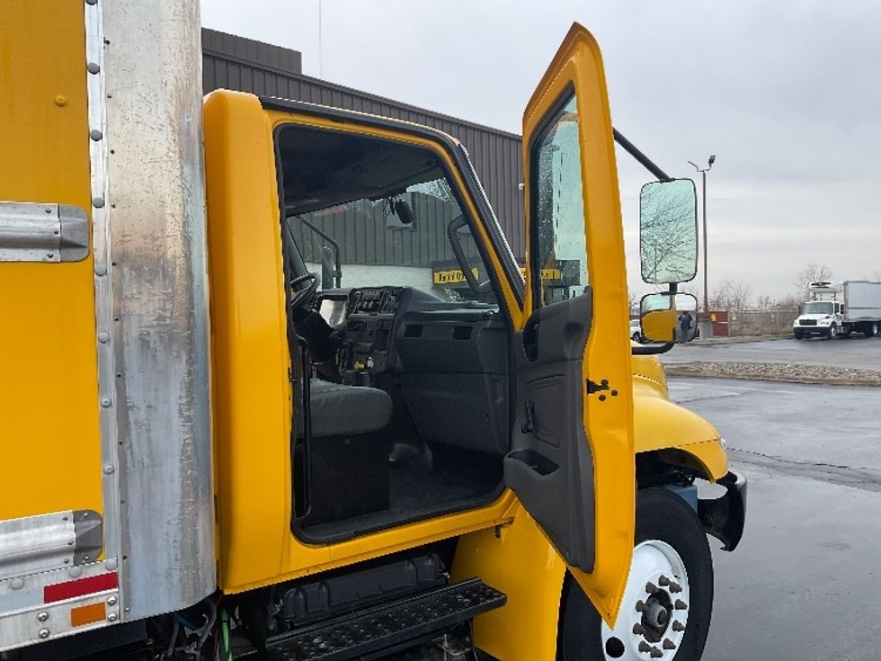 Medium Duty Box Truck-Light and Medium Duty Trucks-International-2021-MV607-Perrysburg-OH-204,998\n\t\tmiles-$ 39,250 - Image 18