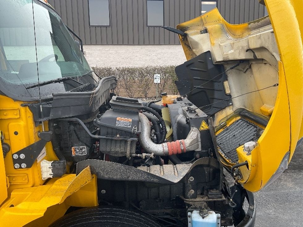 Medium Duty Box Truck-Light and Medium Duty Trucks-International-2021-MV607-Perrysburg-OH-204,998\n\t\tmiles-$ 39,250 - Image 21