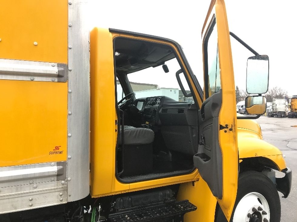 Medium Duty Box Truck-Light and Medium Duty Trucks-International-2021-MV607-Pewaukee-WI-173,637\n\t\tmiles-$ 45,250 - Image 18