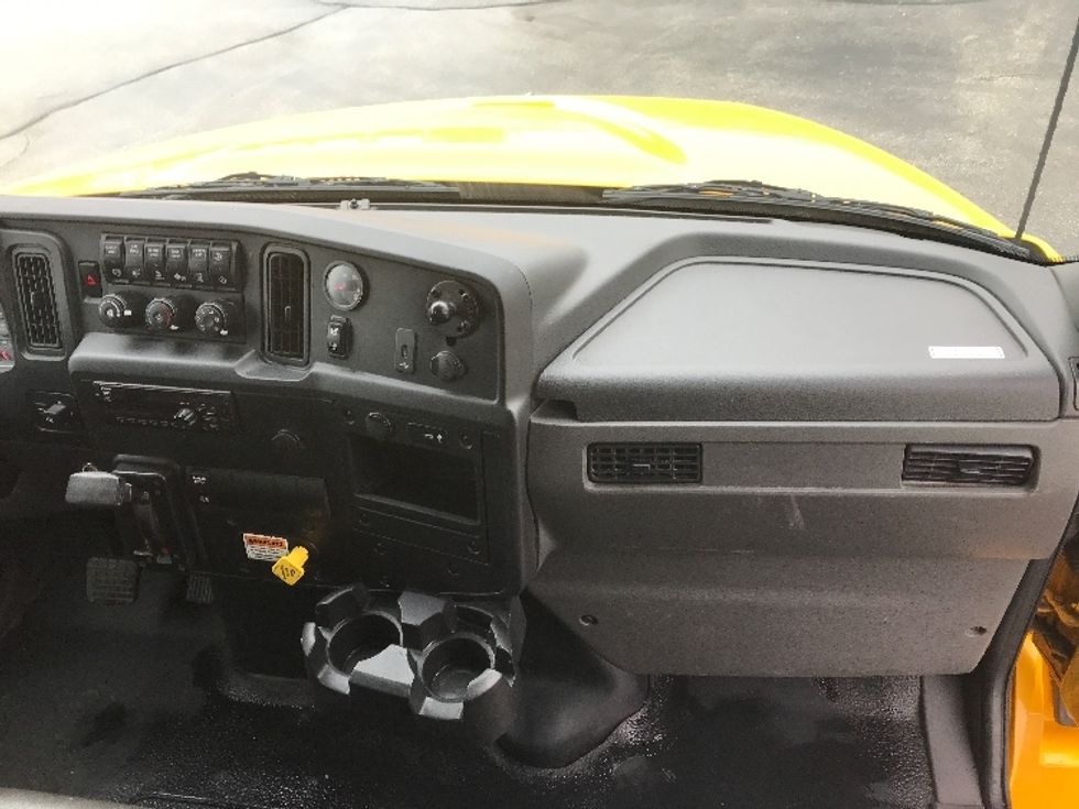 Medium Duty Box Truck-Light and Medium Duty Trucks-International-2021-MV607-Pewaukee-WI-173,637\n\t\tmiles-$ 45,250 - Image 19