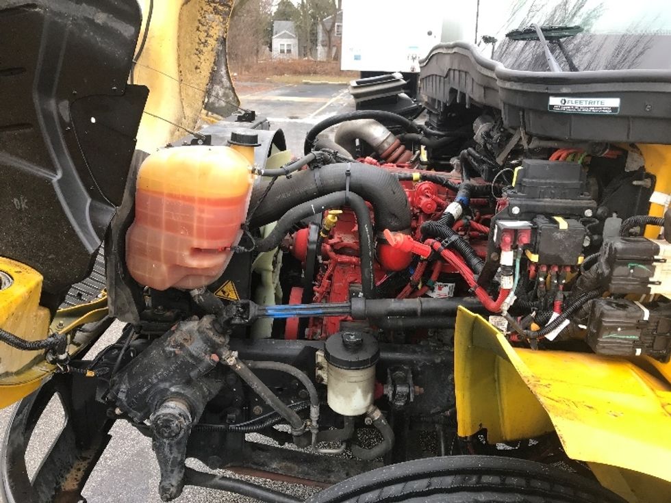 Medium Duty Box Truck-Light and Medium Duty Trucks-International-2021-MV607-Pewaukee-WI-173,637\n\t\tmiles-$ 45,250 - Image 22