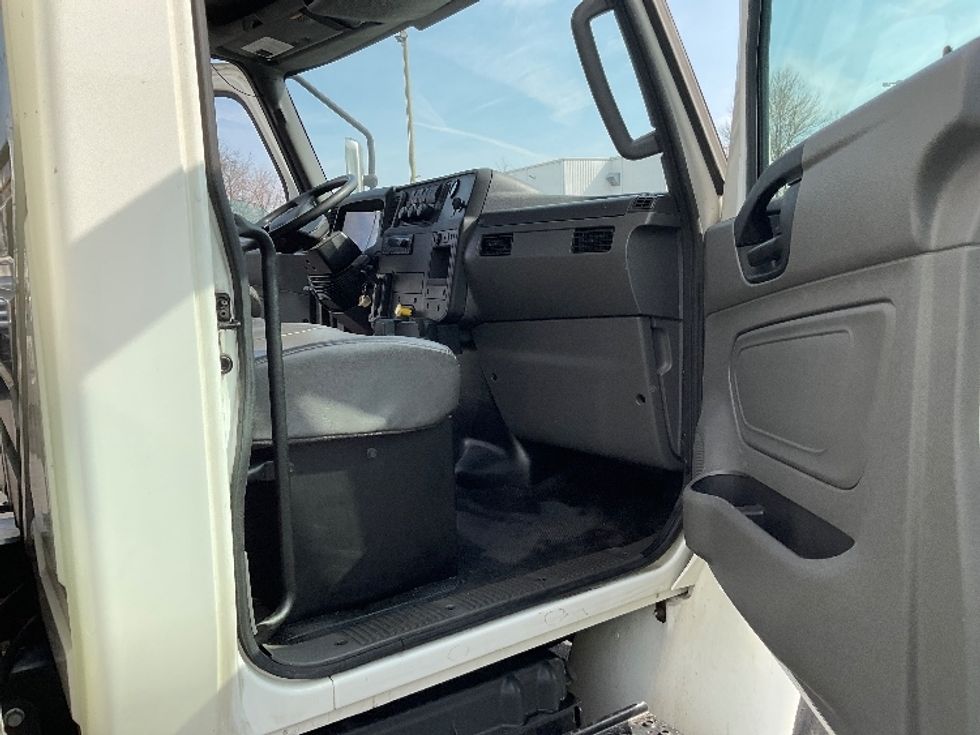 Medium Duty Box Truck-Light and Medium Duty Trucks-International-2021-MV607-Philadelphia-PA-218,488\n\t\tmiles-$ 44,750 - Image 20