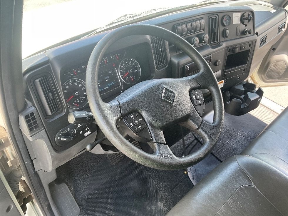 Medium Duty Box Truck-Light and Medium Duty Trucks-International-2021-MV607-Phoenix-AZ-123,022\n\t\tmiles-$ 67,500 - Image 17