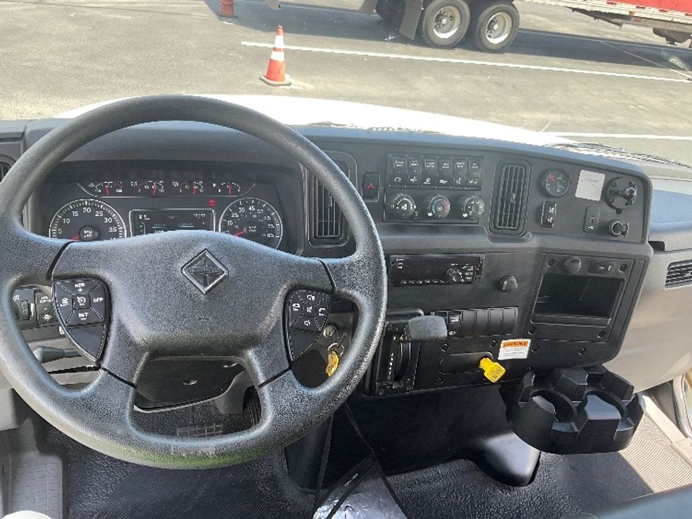 Medium Duty Box Truck-Light and Medium Duty Trucks-International-2021-MV607-Phoenix-AZ-123,022\n\t\tmiles-$ 67,500 - Image 18