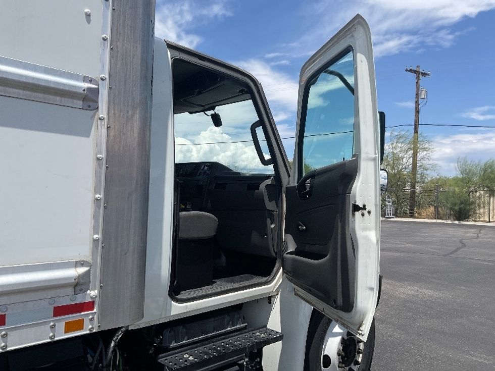 Medium Duty Box Truck-Light and Medium Duty Trucks-International-2021-MV607-Phoenix-AZ-123,022\n\t\tmiles-$ 67,500 - Image 20